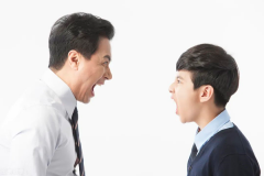 家長(zhǎng)過度滿足孩子的需求，極容易導(dǎo)致青春期叛逆，適當(dāng)拒絕有方法