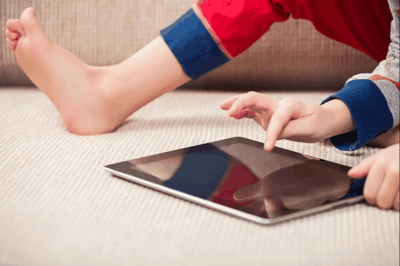 如何對(duì)付“手機(jī)ipad控”的孩子？跟著這位媽媽學(xué)，3招就夠了