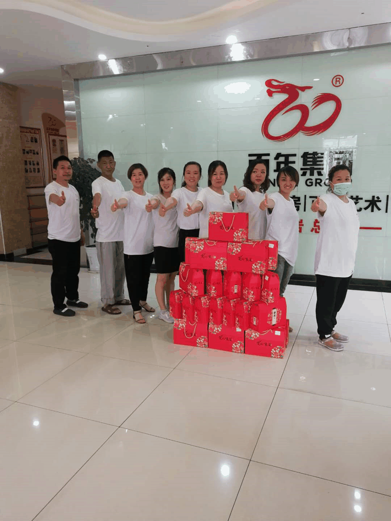 百年集團(tuán)開展“粽飄香●傳真情”端午節(jié)送溫暖活動