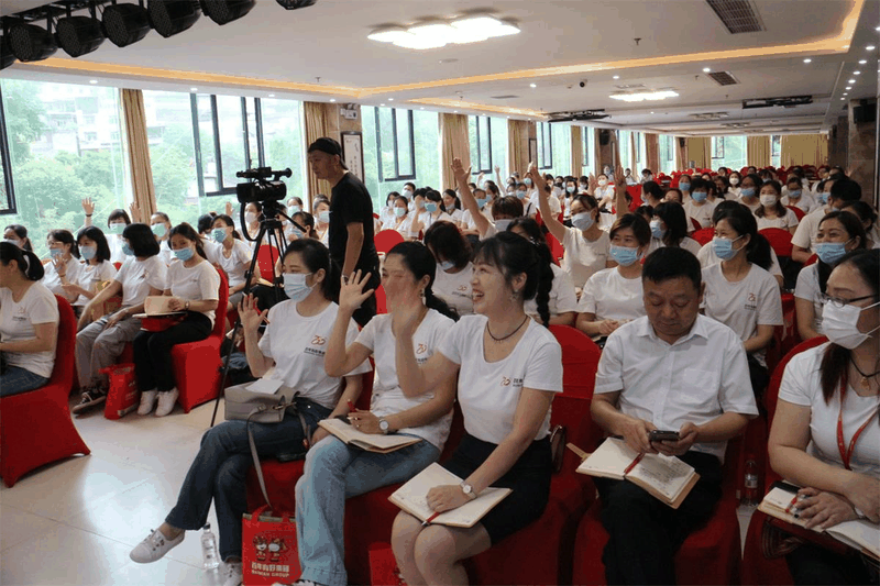 百年教育 | 業(yè)務(wù)學(xué)習(xí)提技能 助力孩子們暑期成績(jī)?cè)亠j升