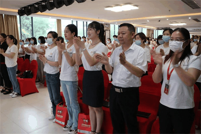 百年教育 | 業(yè)務(wù)學(xué)習(xí)提技能 助力孩子們暑期成績(jī)?cè)亠j升