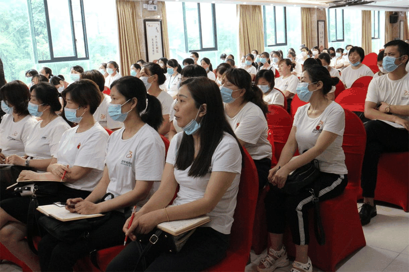 百年教育 | 業(yè)務(wù)學(xué)習(xí)提技能 助力孩子們暑期成績(jī)?cè)亠j升