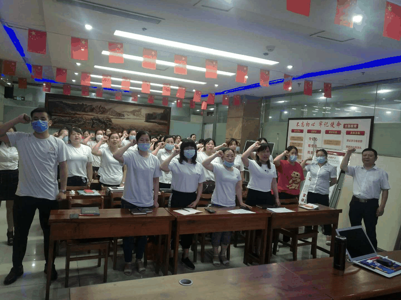百年集團(tuán)為主管以上管理人員發(fā)放福利，充分彰顯“做受尊敬的百年人”的價(jià)值觀