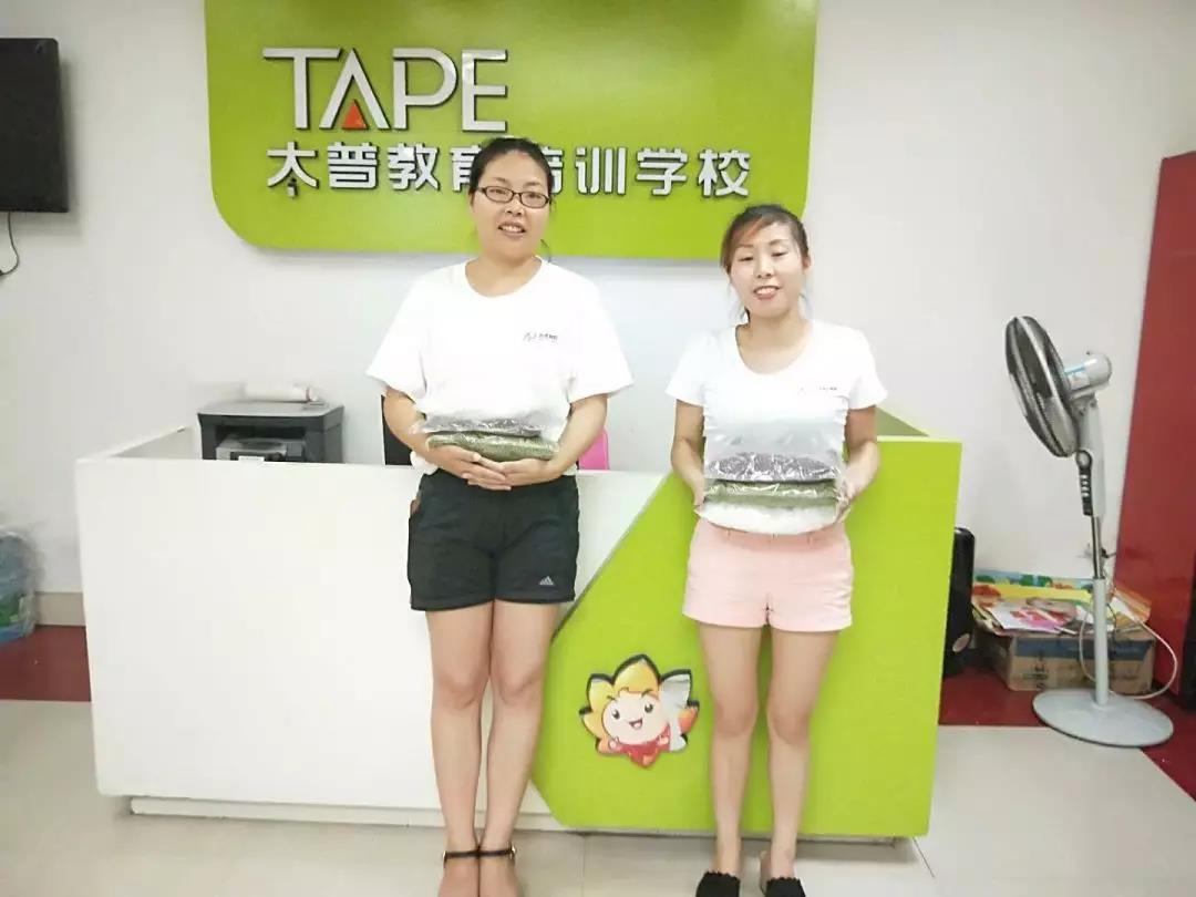 百年夏日送清涼 溫情關(guān)懷暖人心