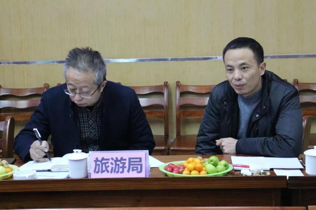 熱烈歡迎太白街道辦事處譚方培書記一行蒞臨百年集團(tuán)指導(dǎo)工作！