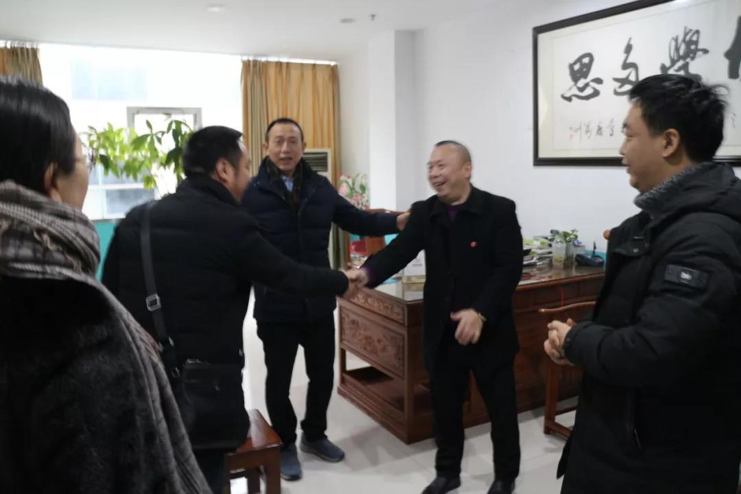 熱烈歡迎市教委交叉檢查組及區(qū)教委領(lǐng)導(dǎo)蒞臨百年教育指導(dǎo)工作！