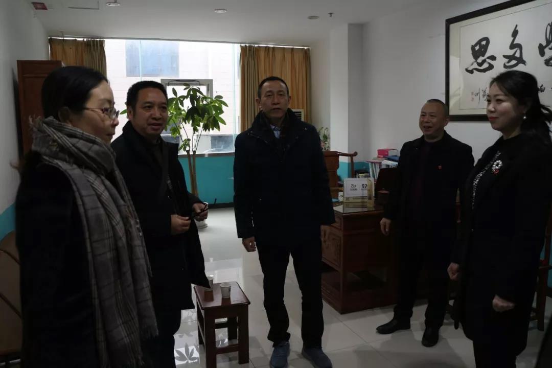 熱烈歡迎市教委交叉檢查組及區(qū)教委領(lǐng)導(dǎo)蒞臨百年教育指導(dǎo)工作！