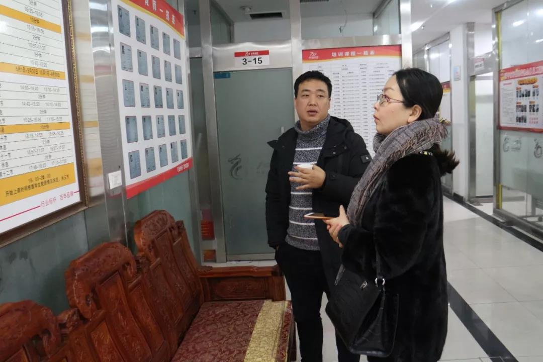 熱烈歡迎市教委交叉檢查組及區(qū)教委領(lǐng)導(dǎo)蒞臨百年教育指導(dǎo)工作！