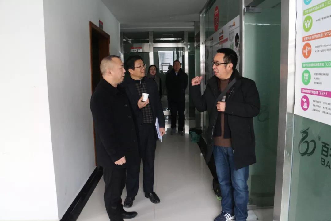 熱烈歡迎市教委交叉檢查組及區(qū)教委領(lǐng)導(dǎo)蒞臨百年教育指導(dǎo)工作！