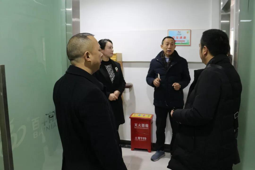 熱烈歡迎市教委交叉檢查組及區(qū)教委領(lǐng)導(dǎo)蒞臨百年教育指導(dǎo)工作！